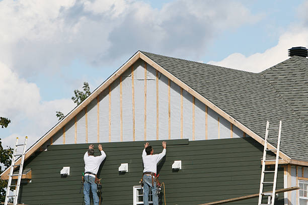 Professional Siding technician working in Pleasant Hill, TX
